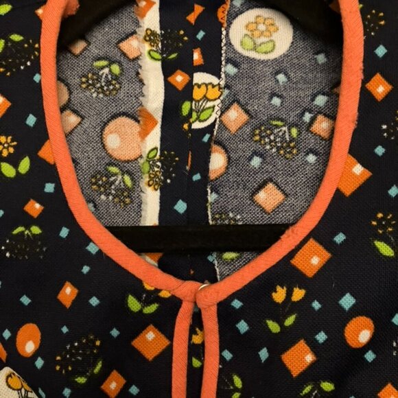 Vintage Fun Poly Print - Picture 8 of 8